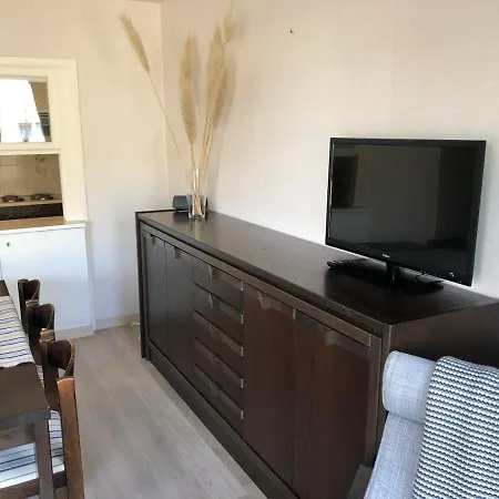 Two Bedroom With Side Sea View דירה