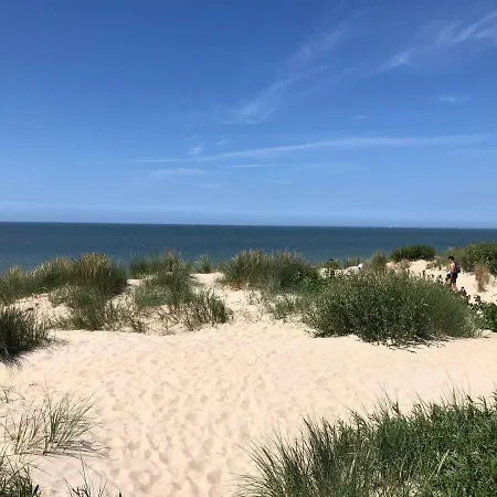 דירה Two Bedroom With Side Sea View